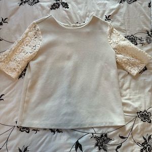 Women’s short sleeve shirt with white lace sleeves